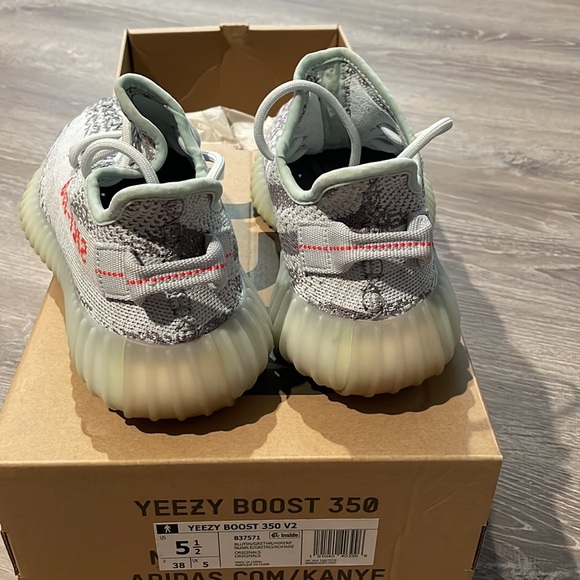 Yeezy Boost 350 Blue Tint mens size 5.5 fits womens size 7 - Picture 3 of 5